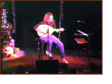 Bill Bachmann - Oud 
at The Roches’ 
Christmas Show 1987
The Bottom Line, NYC